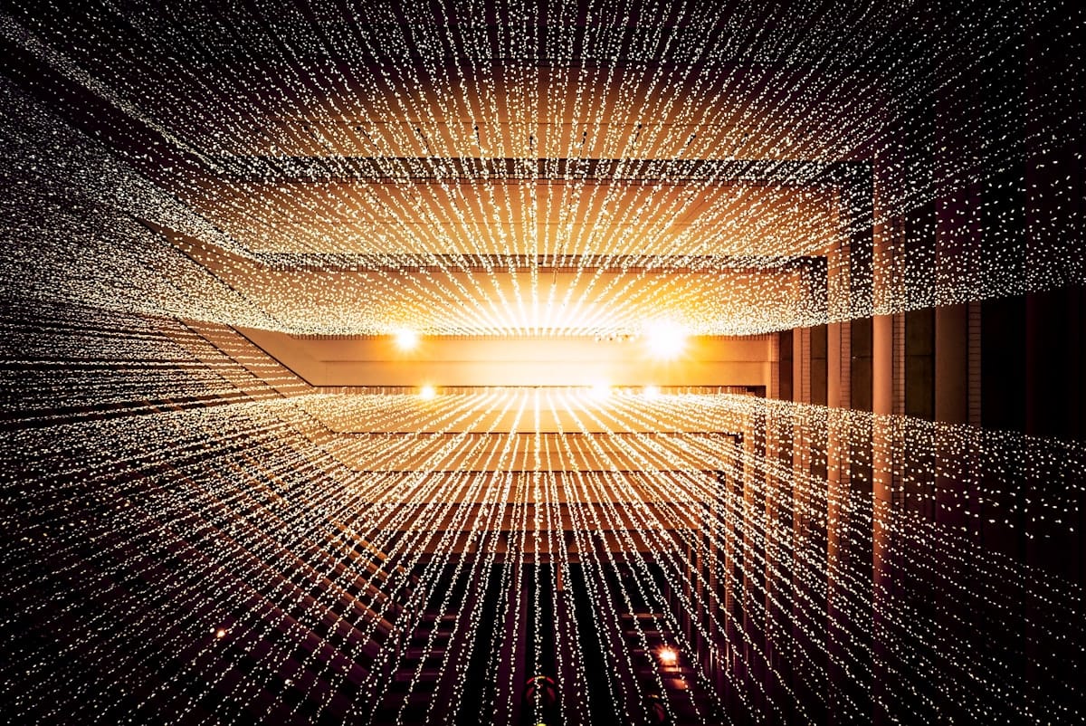 Contoh teknologi disruptif seperti AI, blockchain, dan cloud computing di dunia bisnis