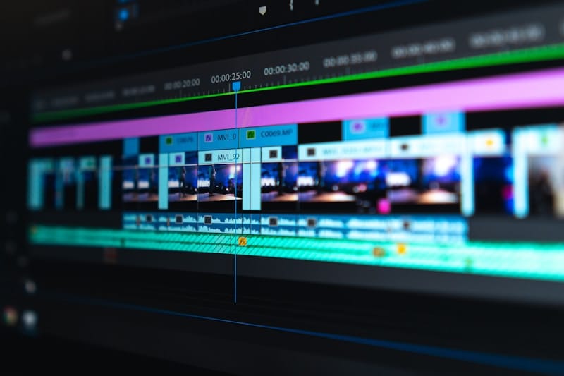 Video editing dan post-production dengan software profesional
