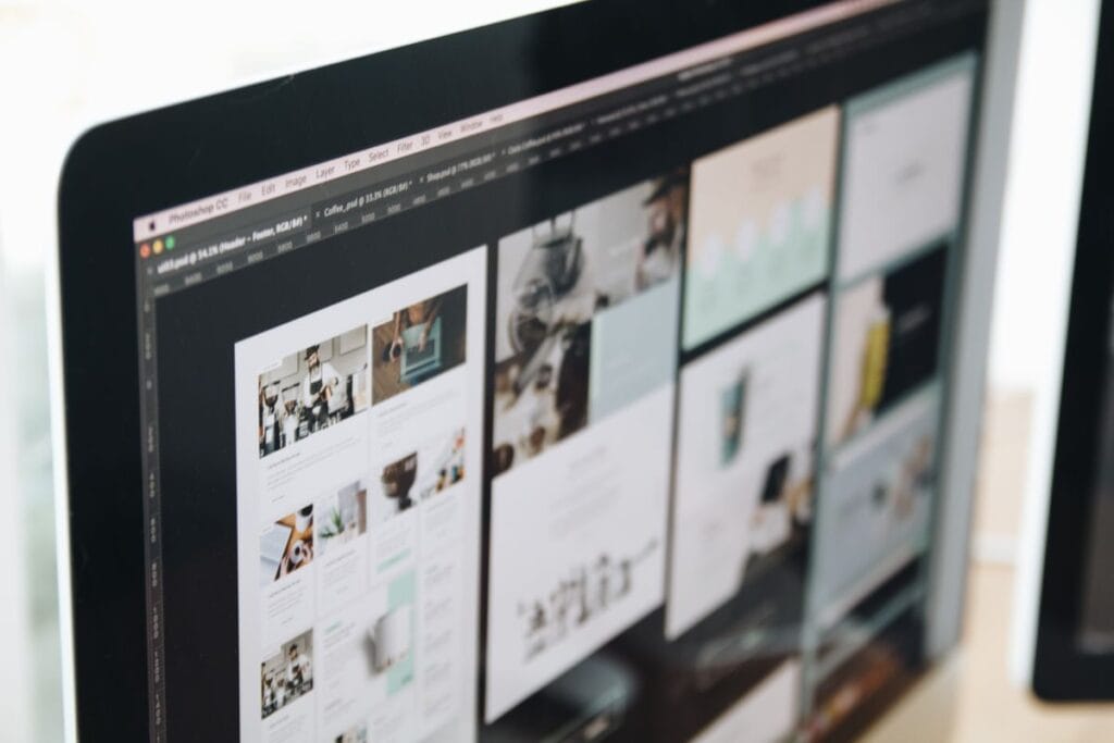 Layar komputer menampilkan web design modern dan fungsional